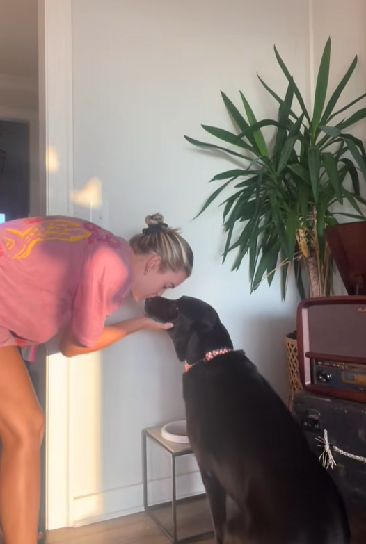 This Dog's Dinner Ritual Will Melt Your Heart and Make You Believe in Love-1